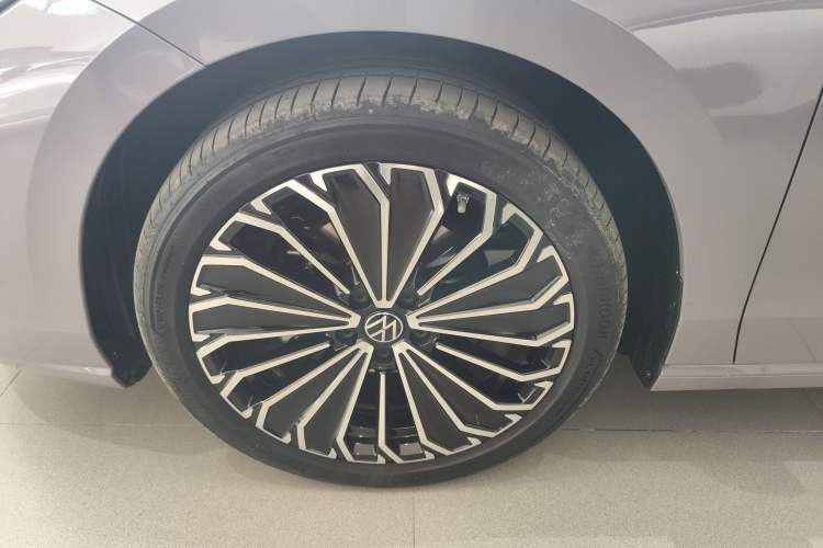 Used Volkswagen Passat 2025 Pro 380TSI Dragon Supreme Edition Left Front Wheel Hub