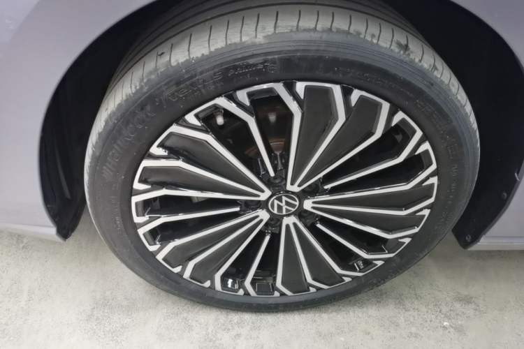 Used Volkswagen Passat 2025 Pro 380TSI Dragon Supreme Edition Left Front Wheel Hub