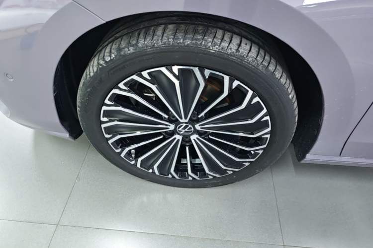 Used Volkswagen Passat 2025 Pro 380TSI Dragon Supreme Edition Left Front Wheel Hub
