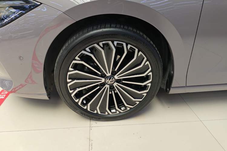 Used Volkswagen Passat 2025 Pro 380TSI Dragon Supreme Edition Left Front Wheel Hub