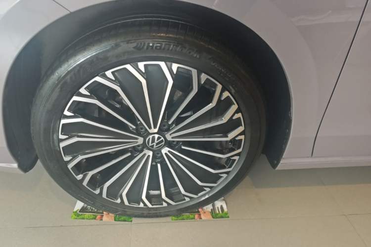 Used Volkswagen Passat 2025 Pro 380TSI Dragon Supreme Edition Left Front Wheel Hub