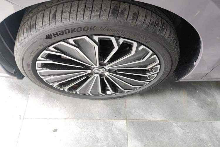 Used Volkswagen Passat 2025 Pro 380TSI Dragon Supreme Edition Left Front Wheel Hub