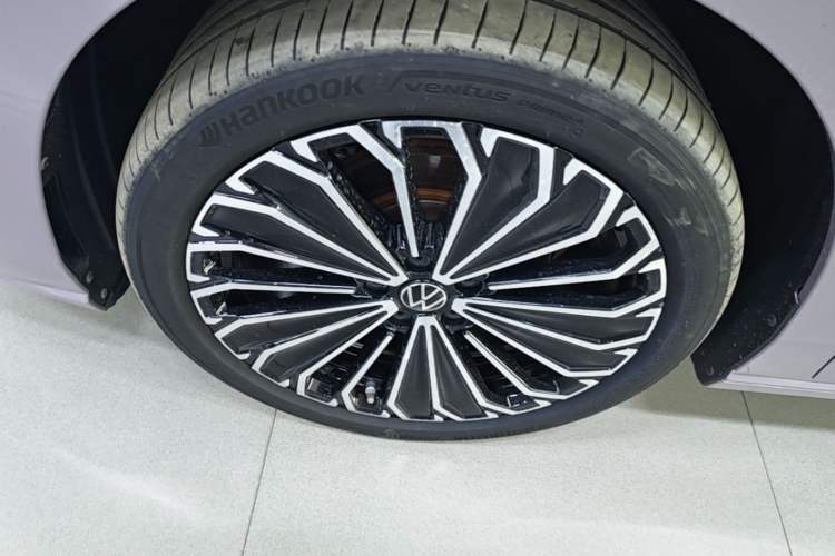 Used Volkswagen Passat 2025 Pro 380TSI Dragon Supreme Edition Left Front Wheel Hub