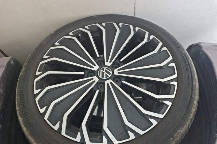 Used Volkswagen Passat 2025 Pro 380TSI Dragon Supreme Edition Left Front Wheel Hub