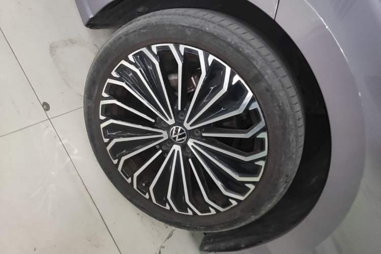 Used Volkswagen Passat 2025 Pro 380TSI Dragon Supreme Edition Left Front Wheel Hub