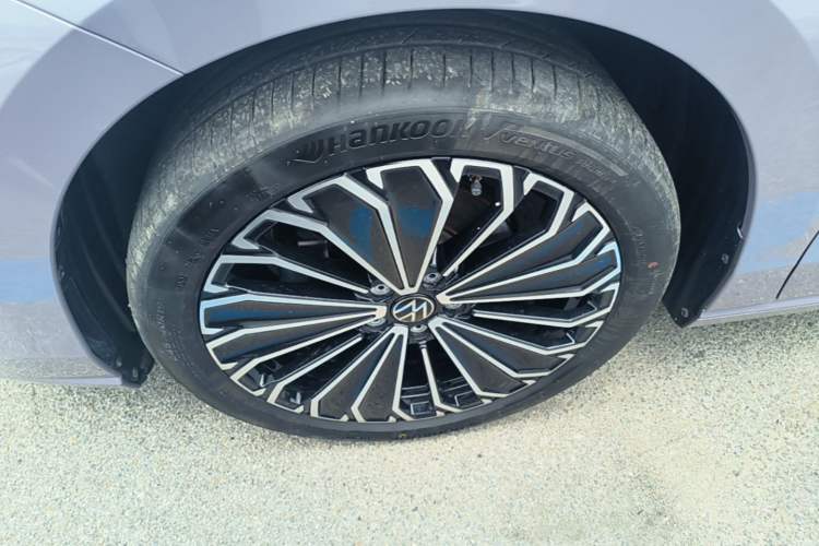 Used Volkswagen Passat 2025 Pro 380TSI Dragon Supreme Edition Left Front Wheel Hub