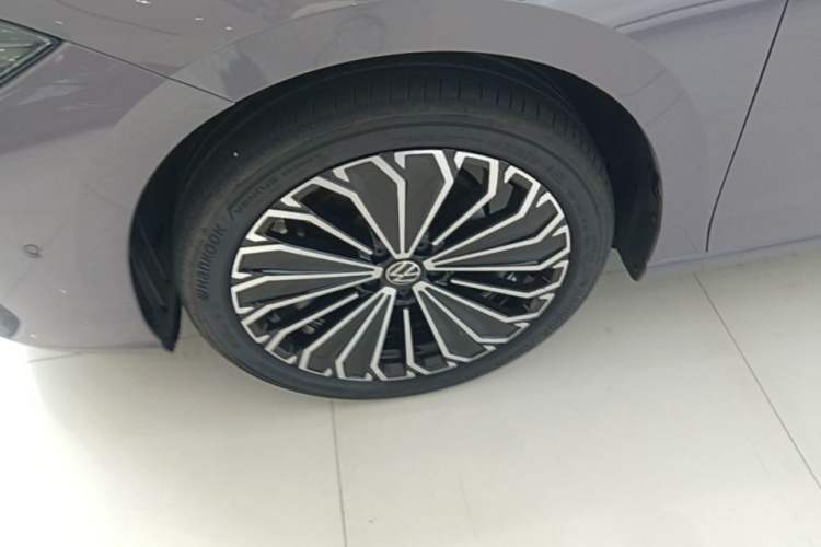 Used Volkswagen Passat 2025 Pro 380TSI Dragon Supreme Edition Left Front Wheel Hub