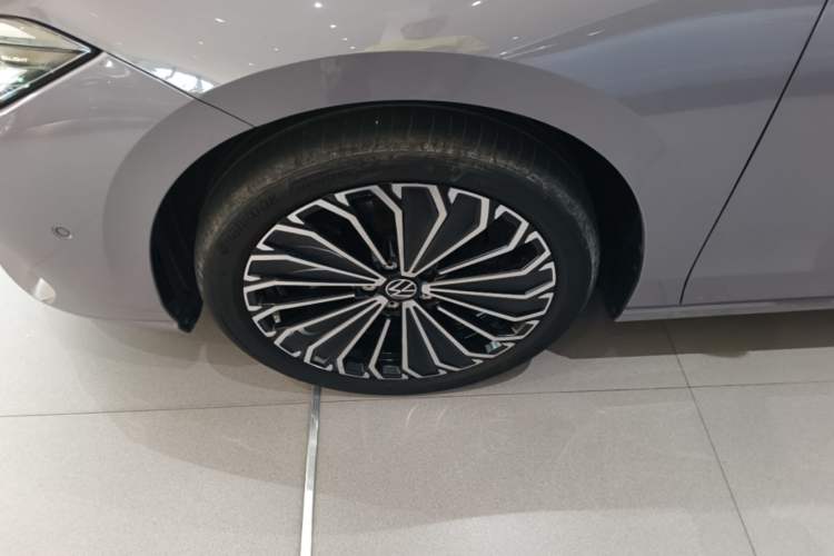 Used Volkswagen Passat 2025 Pro 380TSI Dragon Supreme Edition Left Front Wheel Hub