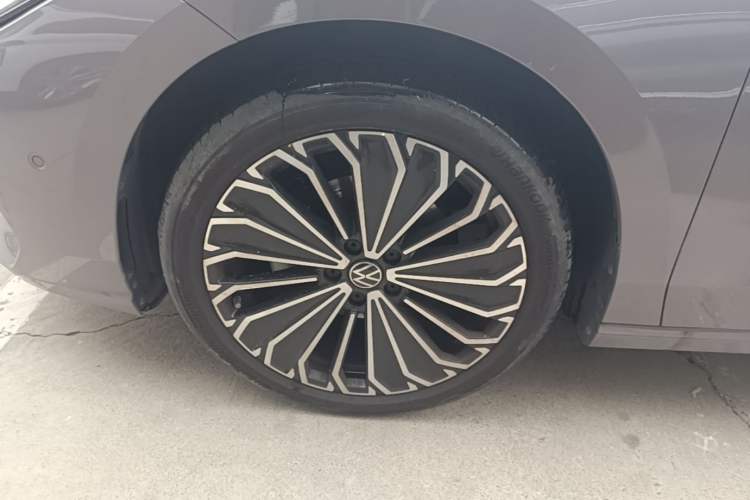 Used Volkswagen Passat 2025 Pro 380TSI Dragon Supreme Edition Left Front Wheel Hub