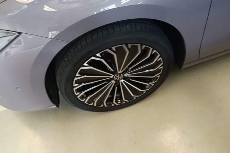 Used Volkswagen Passat 2025 Pro 380TSI Dragon Supreme Edition Left Front Wheel Hub