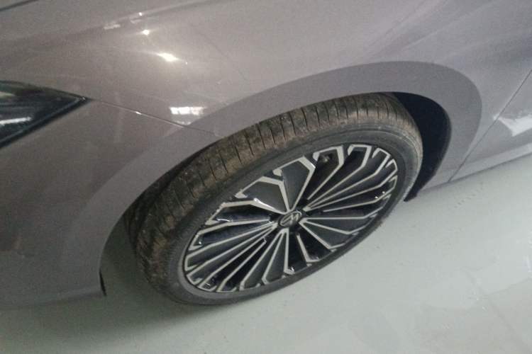 Used Volkswagen Passat 2025 Pro 380TSI Dragon Supreme Edition Left Front Wheel Hub