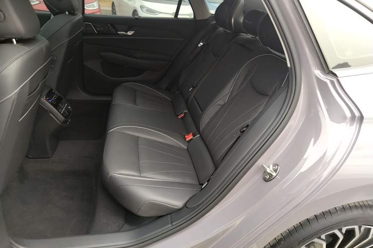 Used Volkswagen Passat 2025 Pro 380TSI Dragon Supreme Edition Left Rear Seat
