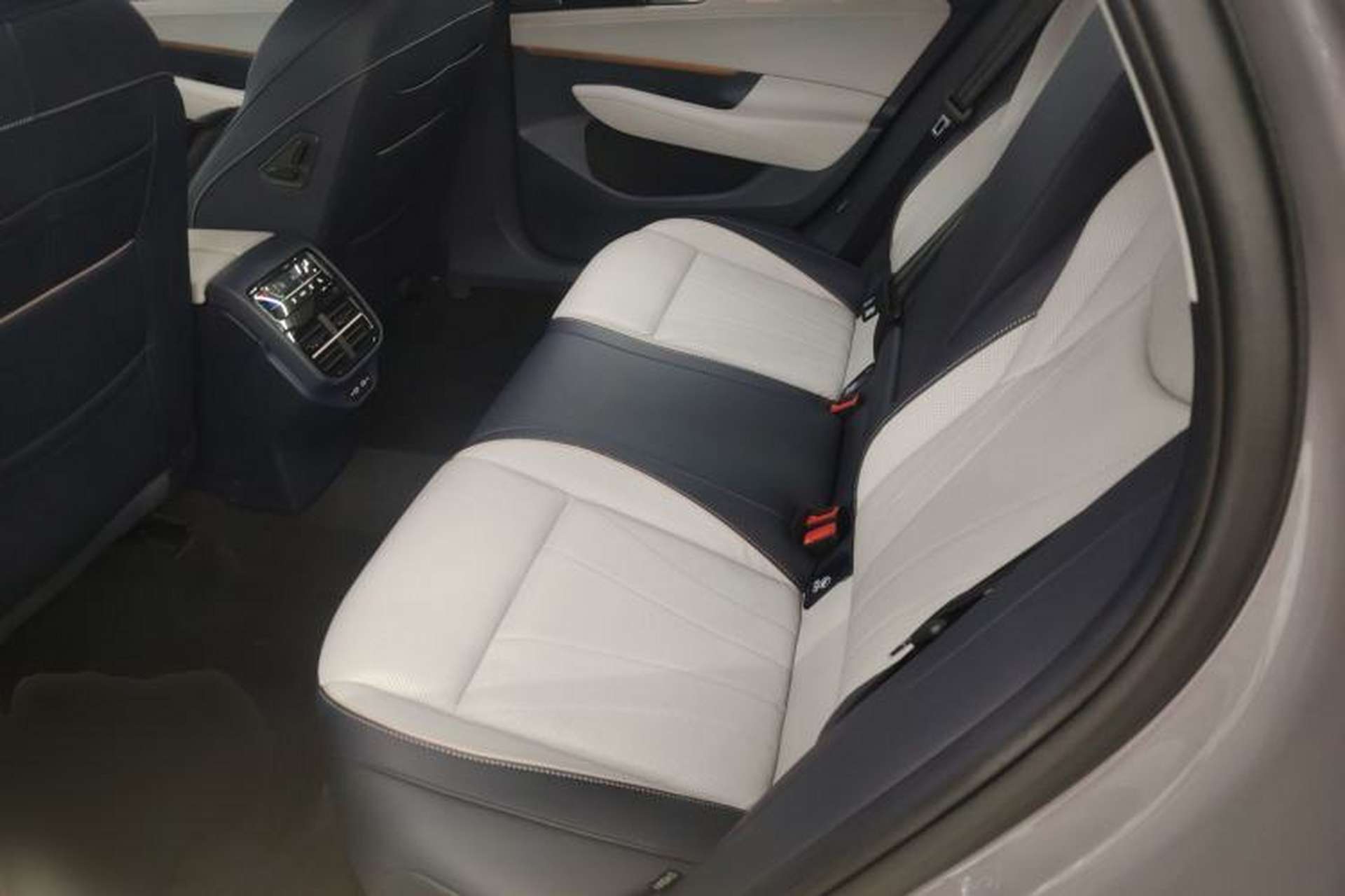 Used Volkswagen Passat 2025 Pro 380TSI Starry Dragon Luxury Edition Left Rear Seat