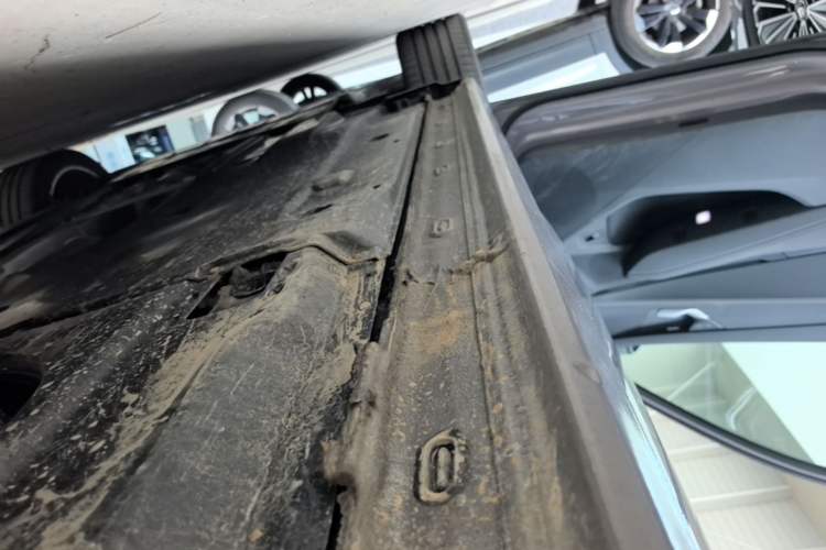 Used Volkswagen Passat 2025 Pro 380TSI Dragon Supreme Edition Left Side Sill
