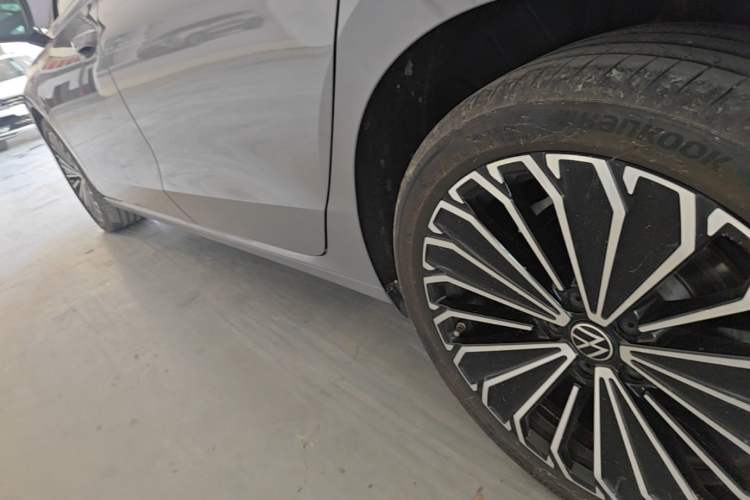 Used Volkswagen Passat 2025 Pro 380TSI Dragon Supreme Edition Left Side Sill