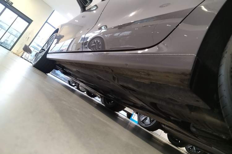 Used Volkswagen Passat 2025 Pro 380TSI Dragon Supreme Edition Left Side Sill