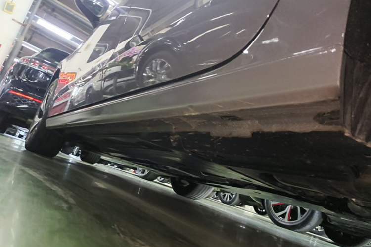 Used Volkswagen Passat 2025 Pro 380TSI Dragon Glory Edition Left Side Sill