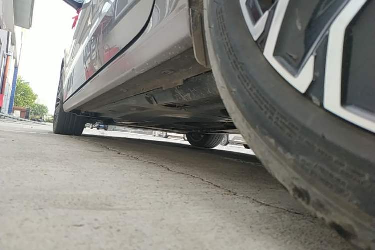 Used Volkswagen Passat 2025 Pro 380TSI Dragon Supreme Edition Left Side Sill