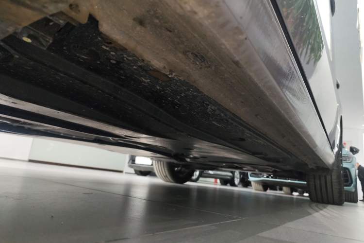 Used Volkswagen Passat 2025 Pro 380TSI Dragon Supreme Edition Left Side Sill