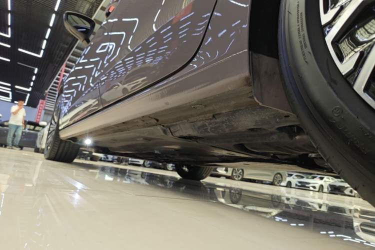 Used Volkswagen Passat 2025 Pro 380TSI Dragon Supreme Edition Left Side Sill