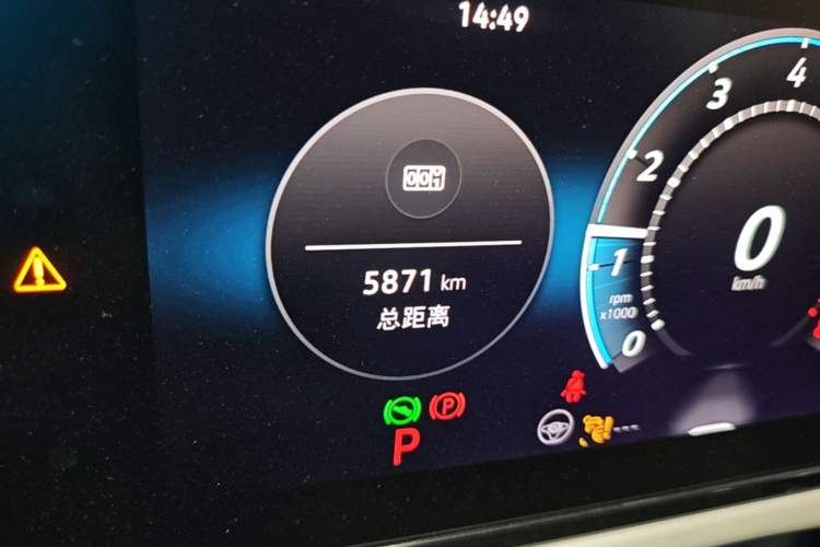 Used Volkswagen Passat 2025 Pro 380TSI Dragon Supreme Edition Odometer Close Up