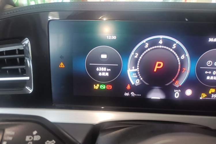 Used Volkswagen Passat 2025 Pro 380TSI Dragon Supreme Edition Odometer Close Up