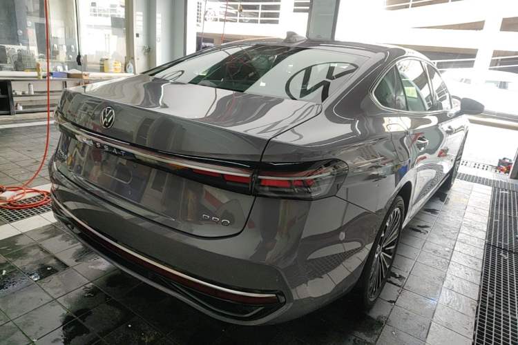 Used Volkswagen Passat 2025 Pro 380TSI Dragon Supreme Edition Rear Right 45 Deg