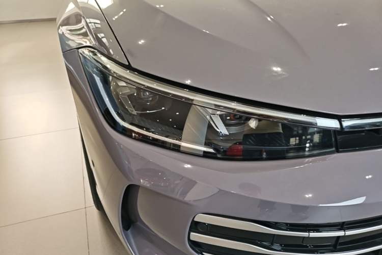 Used Volkswagen Passat 2025 Pro 380TSI Dragon Supreme Edition Right Front Headlight