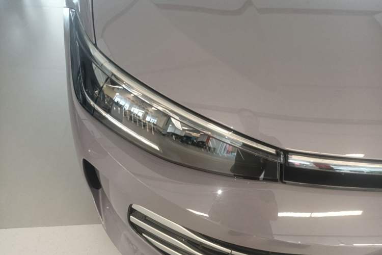Used Volkswagen Passat 2025 Pro 380TSI Dragon Supreme Edition Right Front Headlight
