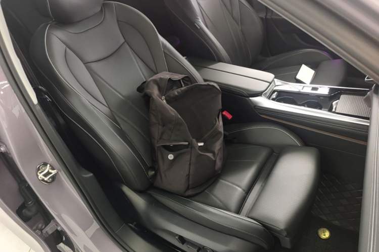 Used Volkswagen Passat 2025 Pro 380TSI Dragon Supreme Edition Right Front Seat