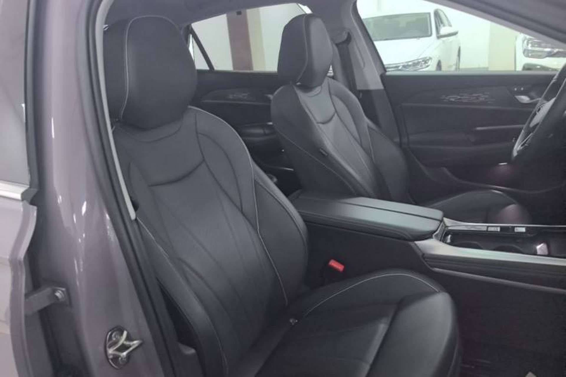 Used Volkswagen Passat 2025 Pro 380TSI Dragon Supreme Edition Right Front Seat