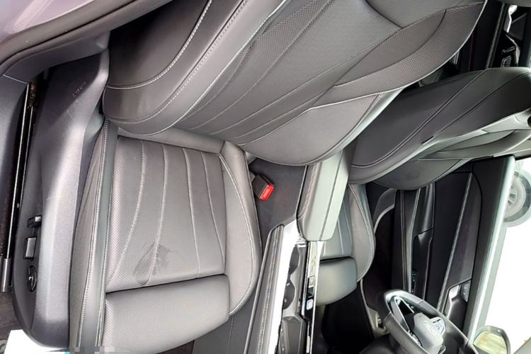 Used Volkswagen Passat 2025 Pro 380TSI Dragon Supreme Edition Right Front Seat