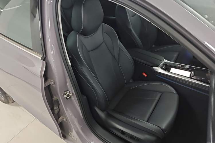 Used Volkswagen Passat 2025 Pro 380TSI Dragon Supreme Edition Right Front Seat