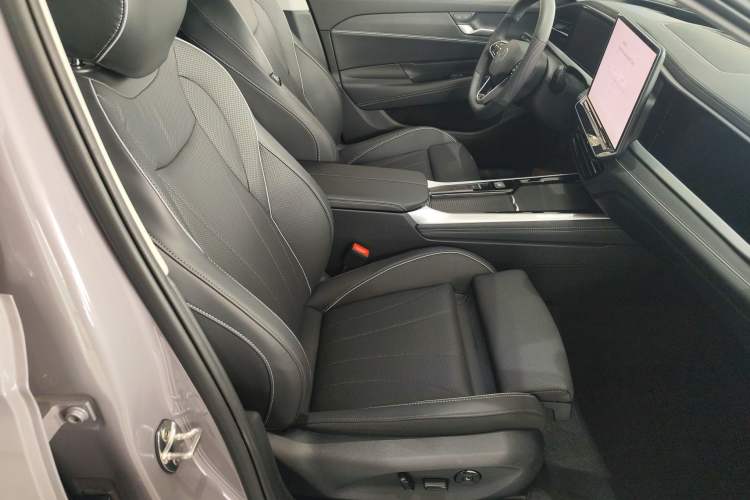 Used Volkswagen Passat 2025 Pro 380TSI Dragon Supreme Edition Right Front Seat