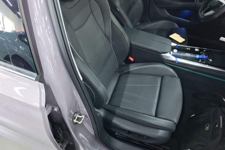 Used Volkswagen Passat 2025 Pro 380TSI Dragon Supreme Edition Right Front Seat