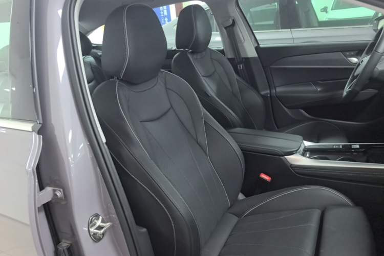 Used Volkswagen Passat 2025 Pro 380TSI Dragon Supreme Edition Right Front Seat