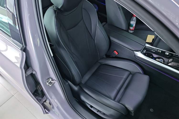 Used Volkswagen Passat 2025 Pro 380TSI Dragon Supreme Edition Right Front Seat