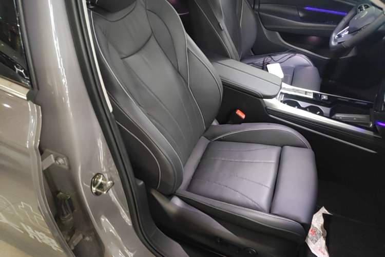 Used Volkswagen Passat 2025 Pro 380TSI Dragon Supreme Edition Right Front Seat