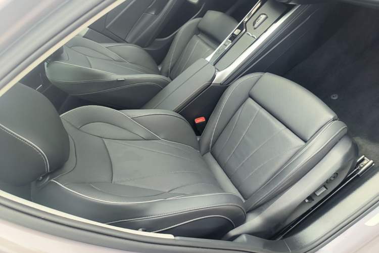 Used Volkswagen Passat 2025 Pro 380TSI Dragon Supreme Edition Right Front Seat