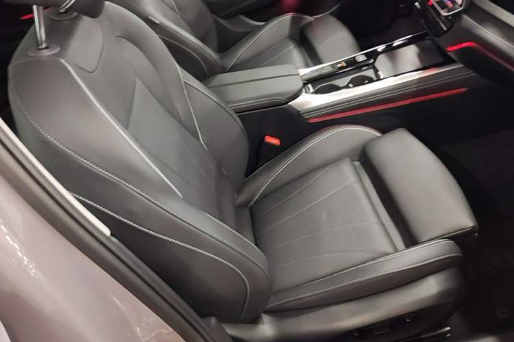 Used Volkswagen Passat 2025 Pro 380TSI Dragon Supreme Edition Right Front Seat
