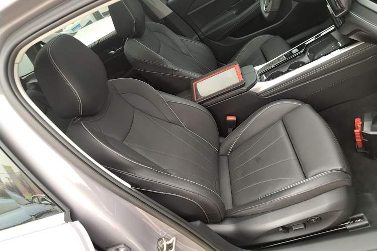 Used Volkswagen Passat 2025 Pro 380TSI Dragon Supreme Edition Right Front Seat