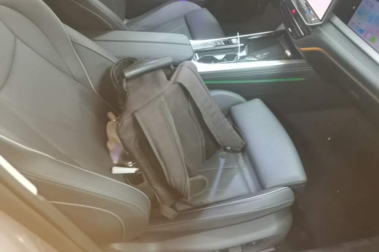 Used Volkswagen Passat 2025 Pro 380TSI Dragon Supreme Edition Right Front Seat