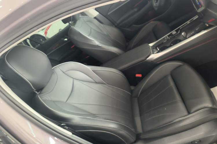 Used Volkswagen Passat 2025 Pro 380TSI Dragon Supreme Edition Right Front Seat