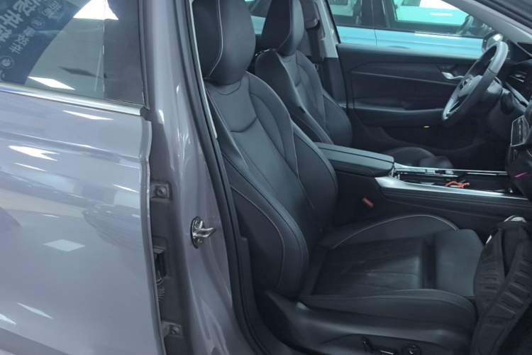 Used Volkswagen Passat 2025 Pro 380TSI Dragon Supreme Edition Right Front Seat