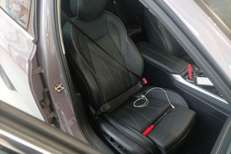 Used Volkswagen Passat 2025 Pro 380TSI Dragon Supreme Edition Right Front Seat