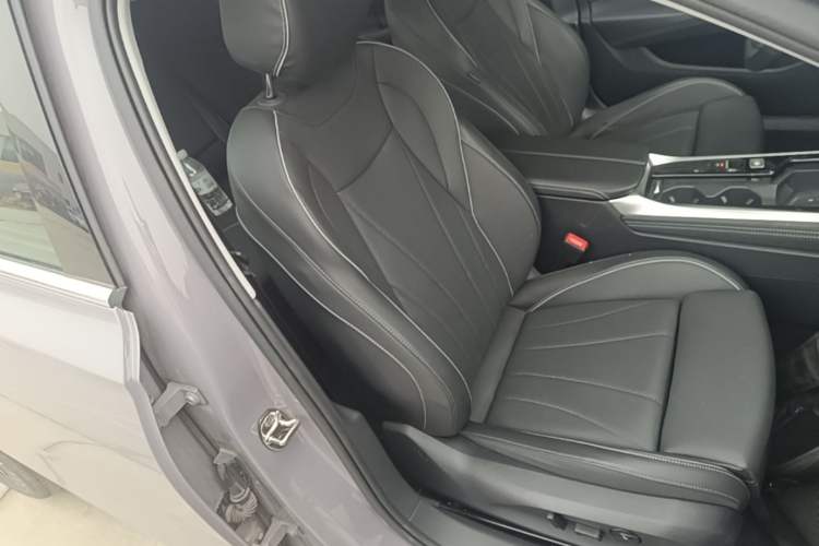 Used Volkswagen Passat 2025 Pro 380TSI Dragon Supreme Edition Right Front Seat