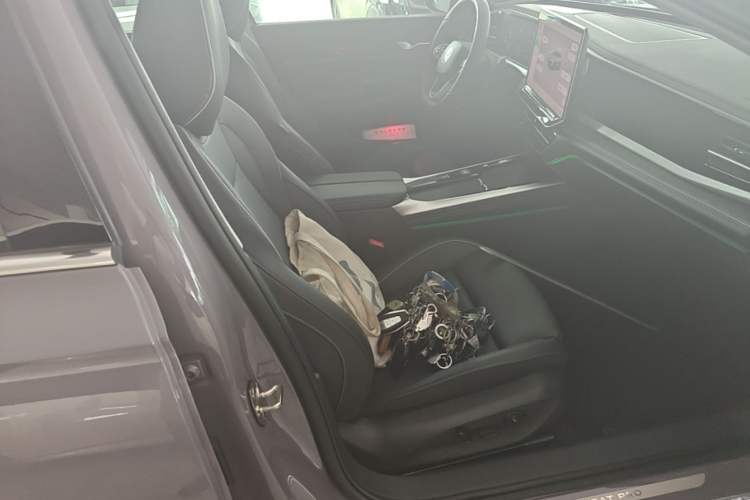 Used Volkswagen Passat 2025 Pro 380TSI Dragon Supreme Edition Right Front Seat