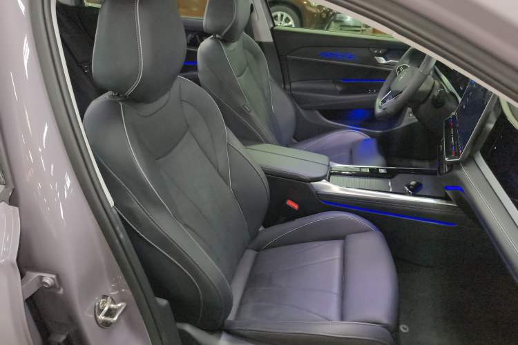 Used Volkswagen Passat 2025 Pro 380TSI Dragon Supreme Edition Right Front Seat