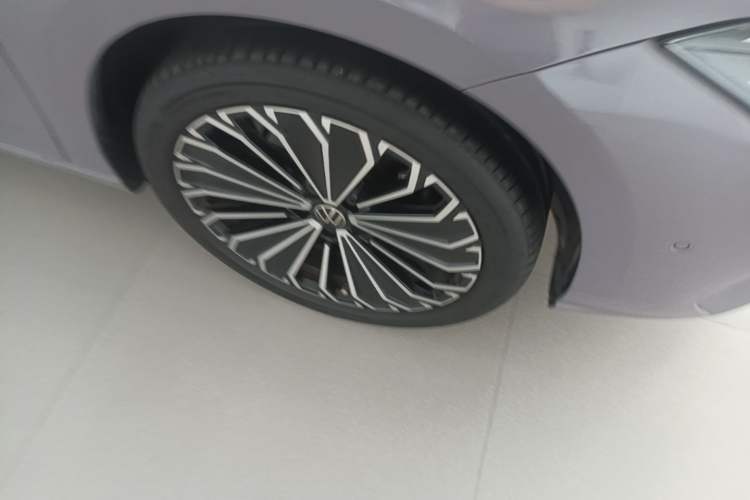 Used Volkswagen Passat 2025 Pro 380TSI Dragon Supreme Edition Right Front Wheel Hub