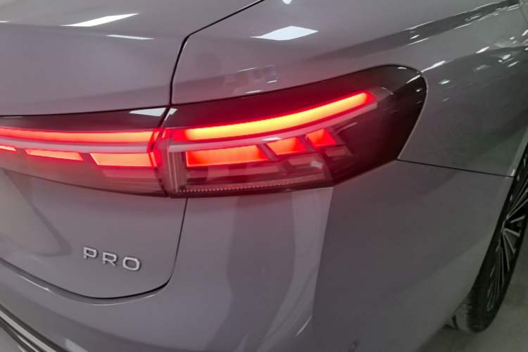 Used Volkswagen Passat 2025 Pro 380TSI Dragon Supreme Edition Right Rear Taillight